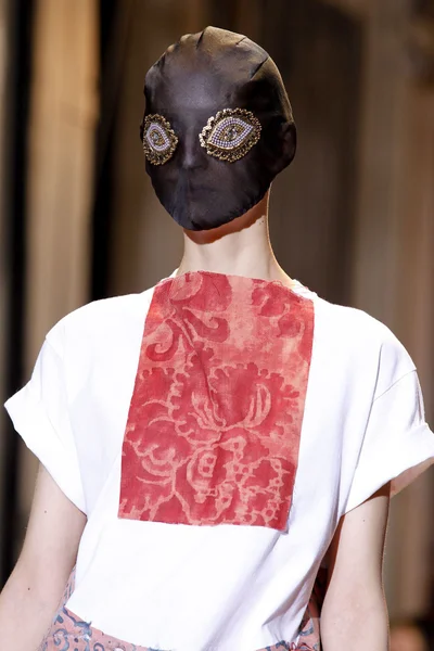 Look 3